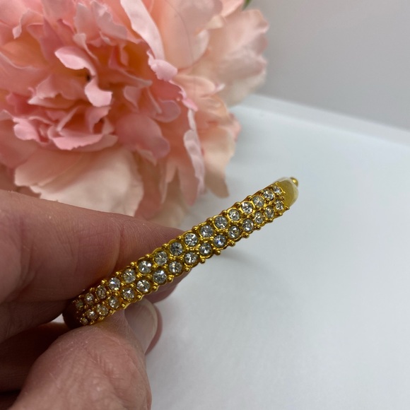 Vintage gold tone rhinestone clasp bracelet - Picture 4 of 5